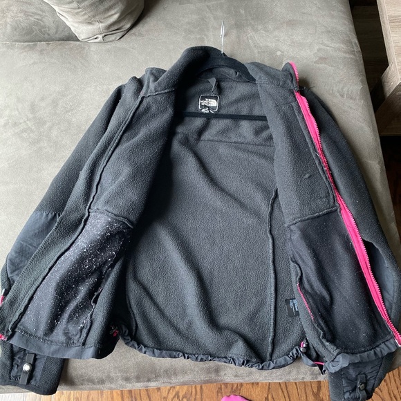 North face with pink zippers - Picture 2 of 4